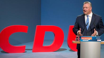 CDU-Landesvorsitzende Frank Henkel bei seiner Rede auf dem Parteitag am Freitagabend.