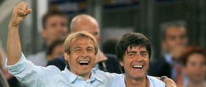 Gute Zeiten. Jürgen Klinsmann (links) und Joachim Löw bei der WM 2006. Sollten diese beiden jetzt wie Feinde denken, bloß weil es der Spielplan so will? 