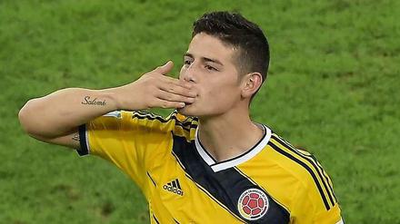 Der neue Valderrama? Irgendwie sieht James Rodriguez braver aus. Aber Fußball spielen kann der Kolumbianer, wie er erneut im Achtelfinale der WM 2014 beim Spiel Kolumbien gegen Uruguay bewies.