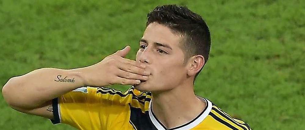 Der neue Valderrama? Irgendwie sieht James Rodriguez braver aus. Aber Fußball spielen kann der Kolumbianer, wie er erneut im Achtelfinale der WM 2014 beim Spiel Kolumbien gegen Uruguay bewies.