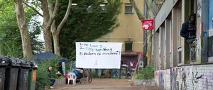 Ruhe auf dem Hof: Am späten Nachmittag befinden sich noch etwa die Hälfte der Bewohner in der Gerhart-Hauptmann-Schule in Kreuzberg. 