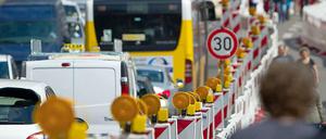 Die Baustelle auf der Invalidenstraße ist seit Jahren eine Stauquelle.