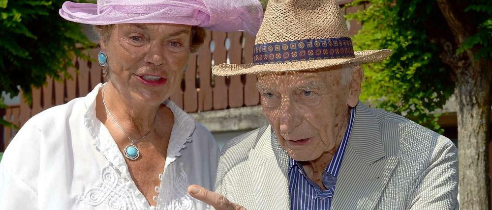 Altbundespräsident Walter Scheel mit seiner Ehefrau Barbara.