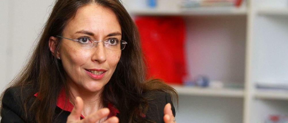 Yasmin Fahimi ist seit Anfang des Jahres Generalsekretärin der SPD. Die Tochter einer deutschen Mutter und eines iranischen Vaters hat zuvor bei der Industriegewerkschaft Bergbau - Energie - Chemie (IG BCE) gearbeitet, mit dessen Vorsitzendem Michael Vassiliadis sie auch privat verbunden ist.