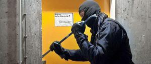 Vorsitz, Einbrecher! Die Kriminalstatistik für Berlin wurde am Montag im Innenausschuss des Abgeordnetenhauses vorgestellt. 