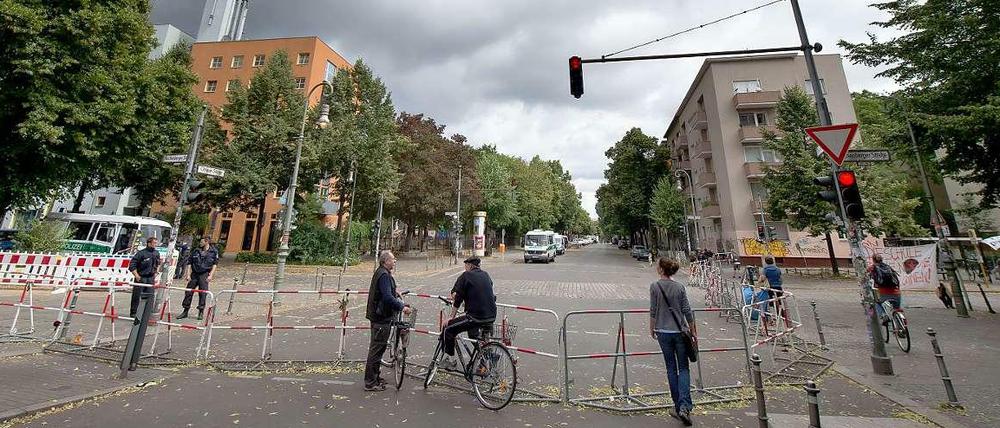 Die Ohlauer Straße ist zwischen Reichenberger Straße und Wiener Straße von der Polizei gesperrt.