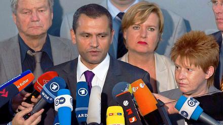 Der damalige Vorsitzende des NSU-Untersuchungsausschusses, Sebastian Edathy (SPD) - rechts neben ihm die SPD-Abgeordnete Eva Högl..