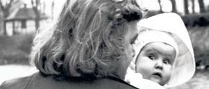 Vaterfreuden. Wolfgang Hilbig und seine 1980 geborene Tochter Constance.