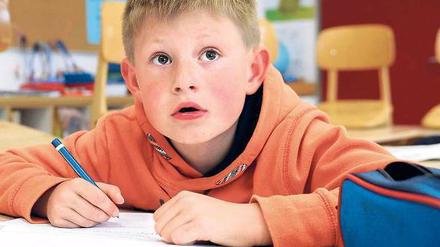 Handlich. Befürworter der Grundschrift sehen in ihr eine Vereinfachung auf dem Weg zur individuellen Handschrift. Gegner glauben, sie behindere Lernprozesse.