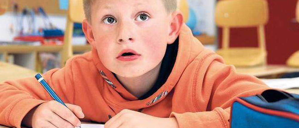Handlich. Befürworter der Grundschrift sehen in ihr eine Vereinfachung auf dem Weg zur individuellen Handschrift. Gegner glauben, sie behindere Lernprozesse.