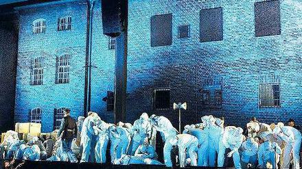 Kulisse als Hauptdarsteller. Martin Schülers „Fidelio“-Inszenierung vor dem früheren Gefängnis. 
