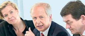 Dreigestirn. WDR-Intendant Tom Buhrow (Mitte), Hörfunkdirektorin Valerie Weber und Fernsehdirektor Jörg Schönenborn beim Pressegespräch in Köln. Foto: WDR