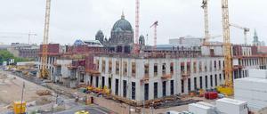 Und es wächst von Tag zu Tag: Die Schloss-Baustelle im Herzen Berlins. 