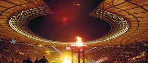 Spielplatz Westend. Im Olympiapark könnten Wettkämpfe stattfinden, vor allem natürlich im Olympiastadion. Das Foto stammt von der Eröffnungsfeier im Juli 2004 nach dem jahrelangen Umbau.