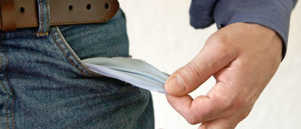 Tasche leer. Viele Schuldner werden sich eine schnellere Entschuldung gar nicht leisten können, weil die Tilgungsraten zu hoch sind.
