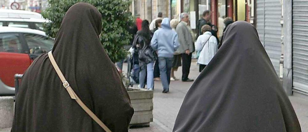 Verhüllte Frauen. Kommunikation wird mit Schleier nicht leichter.