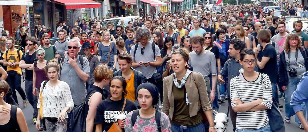 Solidarisch mit den Besetzern. Rund 3000 Menschen demonstrierten für ein Bleiberecht für Asylbewerber.