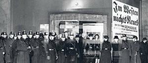 Zum Kinostart von „Im Westen nichts Neues“ im Dezember 1930 randalierten Nazi-Schläger am heutigen Goya am Nollendorfplatz, Polizei musste anrücken.