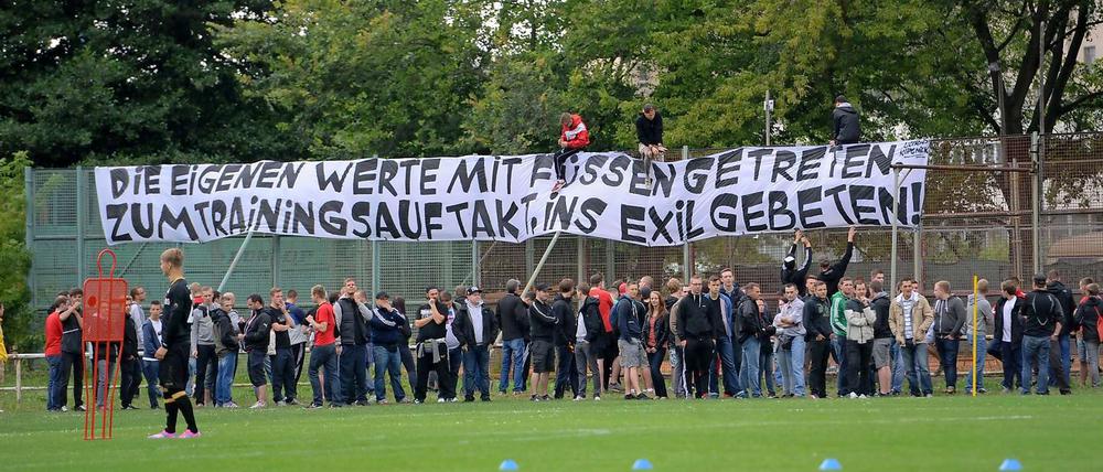 Die Sofa-Aktion des 1. FC Union Berlin gefällt nicht jedem.