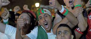 Algerische Fans haben den Erfolg ihrer Nationalmannschaft eifrig gefeiert.