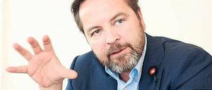 Daniel Wall 1966 in Karlsruhe geboren, lernte Industriekaufmann in der Firma seines Vaters. 1999 wird er Vorstandsmitglied und 2007 Vorstandschef, als sich der Vater Hans Wall in den Aufsichtsrat zurückzieht.