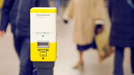 Stempeln, bitte. Auch wenn "Fahrscheine" dransteht - hier kommen keine raus, sondern rein.
