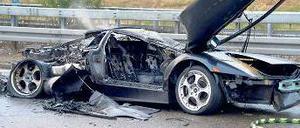 Fahrer war abgelenkt. Kaputter Lamborghini am Wochenende auf der A8. 