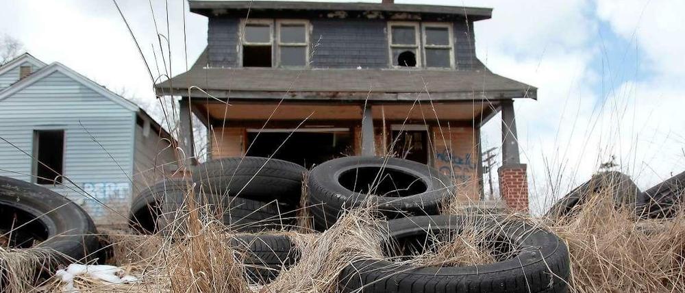 Verfallen und verrottet. Viele Häuser wurden in den vergangenen Jahren von ihren Bewohnern verlassen. Um sie herum bilden sich wilde Mülldeponien.