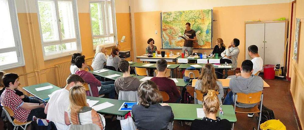 Diskussion mit Schülern, die Russisch lernen, im Hermann-Ehlers-Gymnasium in Steglitz-Zehlendorf.