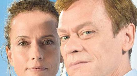 „Abwärts“ in Magdeburg. Ihre zweite „Polizeiruf 110“-Arbeit zeigen Claudia Michelsen und Sylvester Groth am Sonntag um 20 Uhr 15 in der ARD. Michelsen spielt Hauptkommissarin Doreen Brasch, Groth ihren Kollegen Jochen Drexler. Foto: imago