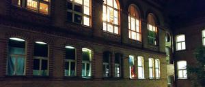 Lichtblick. Die Gerhart-Hauptmann-Schule soll nun renoviert werden. Die Flüchtlinge dürfen auch währenddessen dort wohnen bleiben. 