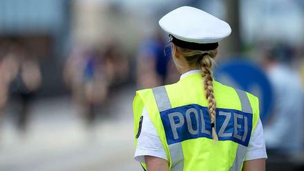 Die Polizistin wird ab Spätsommer mehr Gehalt bekommen.
