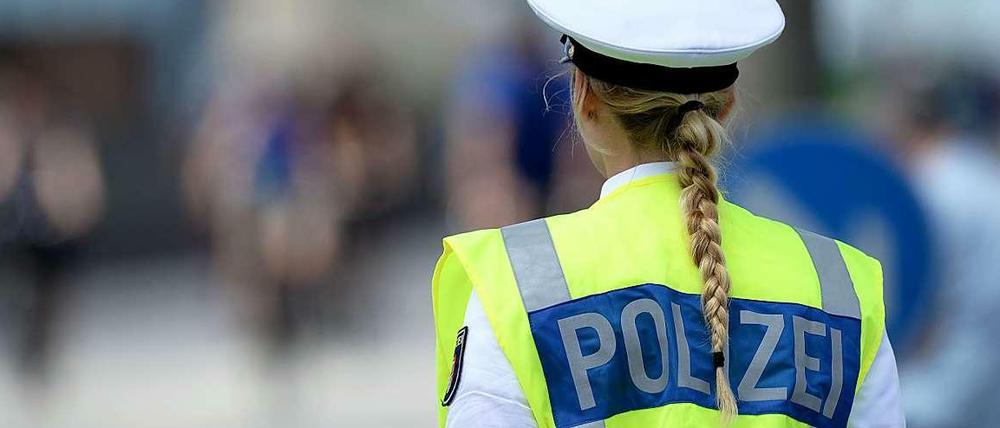 Die Polizistin wird ab Spätsommer mehr Gehalt bekommen.