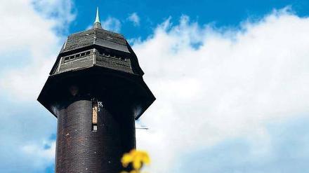 Nur er bleibt, wie er ist. Der Wasserturm am neuen Ostkreuz.