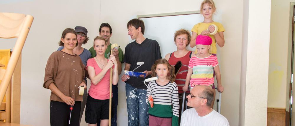 Vorbildlich. Berlins Schulen verfallen zusehends, überall ist Freiwilligenarbeit gefragt wie hier in der Karlsgartenschule in Neukölln. Dort halfen Mütter und Väter bei der Renovierung des Horts.