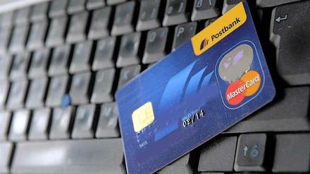 Viele Senioren erledigen ihre Bankgeschäft gerne Online.