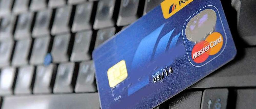 Viele Senioren erledigen ihre Bankgeschäft gerne Online.