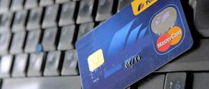 Viele Senioren erledigen ihre Bankgeschäft gerne Online.
