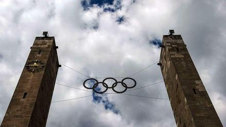 Die Ringe am Berliner Olympiastadion. Sollen hier wieder Spiele stattfinden, müssen die Bürger früh mit einbezogen werden - darüber sind sich alle Fraktionen im Abgeordnetenhaus einig.