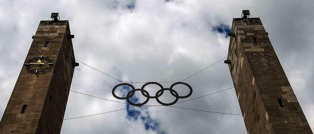 Die Ringe am Berliner Olympiastadion. Sollen hier wieder Spiele stattfinden, müssen die Bürger früh mit einbezogen werden - darüber sind sich alle Fraktionen im Abgeordnetenhaus einig.
