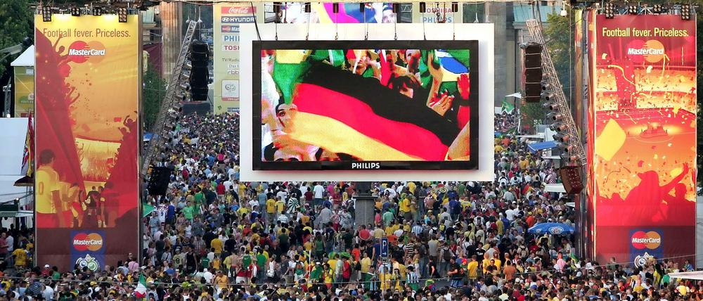 Zwischen Brandenburger Tor und Siegessäule war es bisher nicht so voll wie bei den vorigen Turnieren. Mit dem guten Wetter heute könnte sich das ändern.