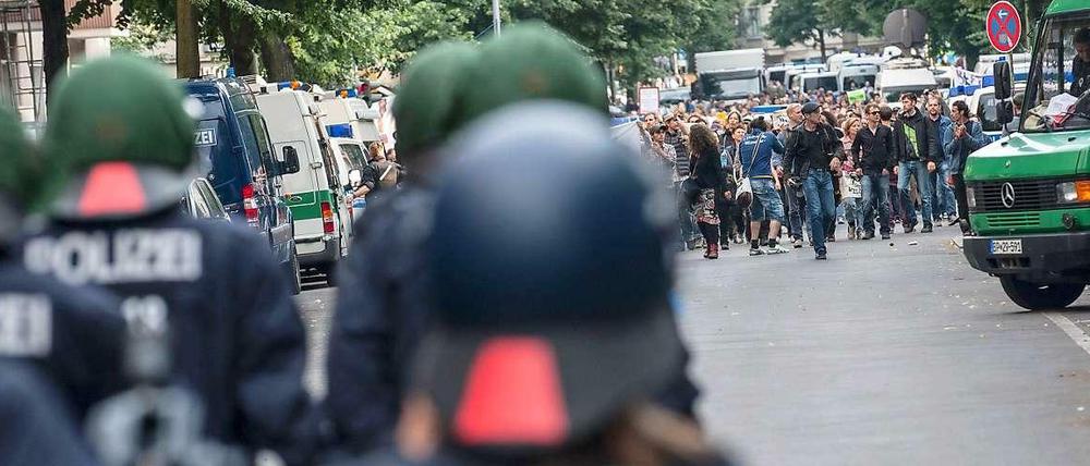 Mittlerweile unterstützen auch Beamte aus anderen Bundesländern die Berliner Polizei. So sind z. B. Einheiten aus Baden-Württemberg vor Ort.
