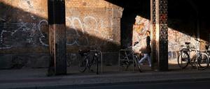 Unter einer der Eisenbahnbrücken an der Yorckstraße.