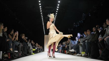 ...wirbeln bald die Models über den Laufsteg.