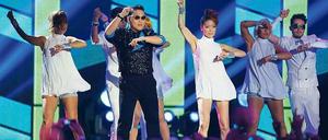 Gangnam Style in Frankfurt. Der südkoreanische Popstar Psy ist durch sein Youtube-Video, das in Deutschland wegen Urheberrechtsfragen gesperrt ist, weltbekannt geworden. Erst vor wenigen Tagen tanzte der ebenfalls aus Südkorea stammende UN-Generalsekretär Ban Ki Moon mit Psy durch die UN-Zentrale in New York. Foto: Michael Probst/dapd