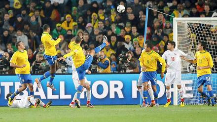 Ecke, Kopfball, Tor! Das ist 2010 schon brasilianisch.