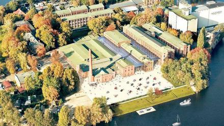 Das neue Meilenwerk auf der Havelinsel Eiswerder. Es wird nicht nur ein Zentrum für Oldtimer inmitten trutziger Backsteinfassaden. Auch Manufakturen und gastronomische Angebote finden hier ihren Platz.