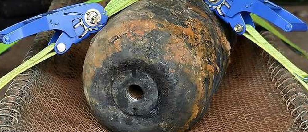 Eine russische Weltkriegsbombe, die am Berliner Hauptbahnhof entschärft wurde.