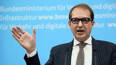 Verkehrsminister Alexander Dobrindt (CSU) hat einen Auftrag von Bayerns Ministerpräsident Horst Seehofer - er muss die Maut für Ausländer umsetzen. 