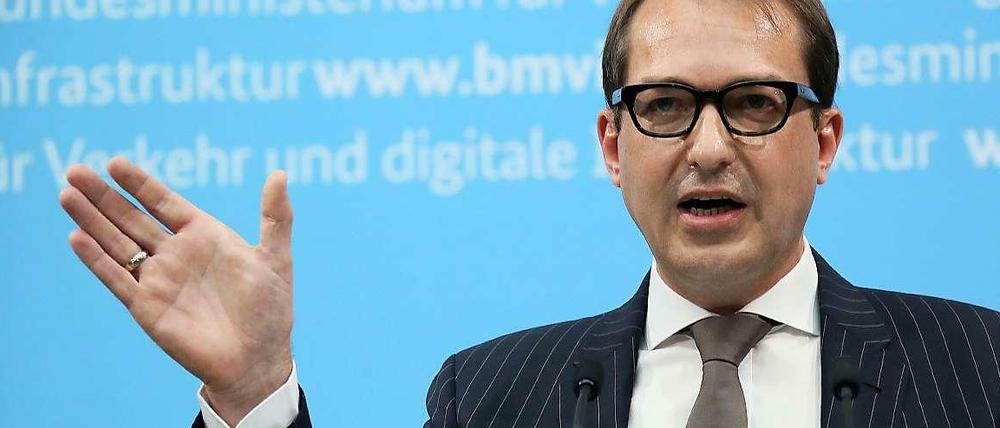 Verkehrsminister Alexander Dobrindt (CSU) hat einen Auftrag von Bayerns Ministerpräsident Horst Seehofer - er muss die Maut für Ausländer umsetzen. 